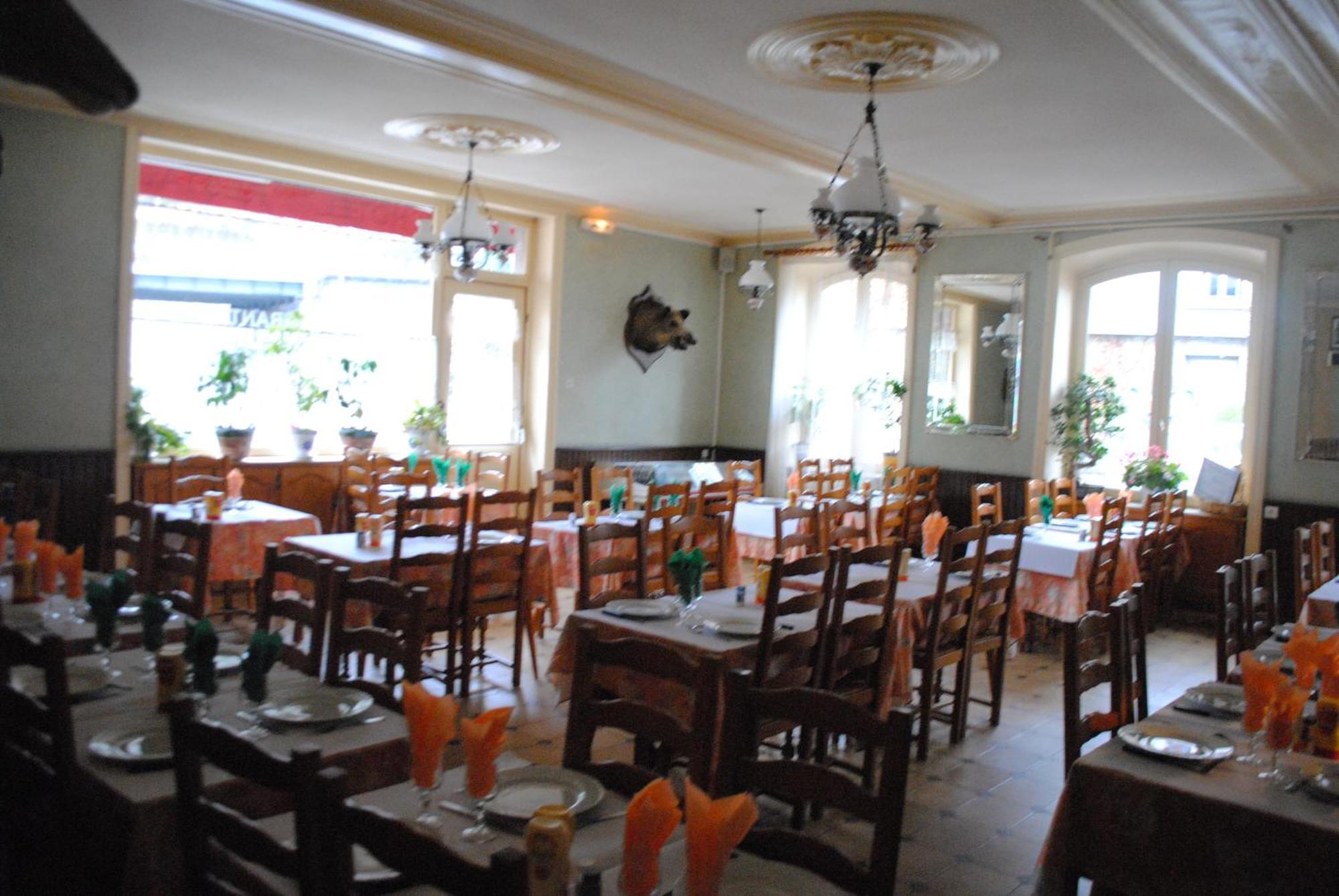 Hotel Des Voyageurs Chez Betty Neussargues en Pinatelle Экстерьер фото