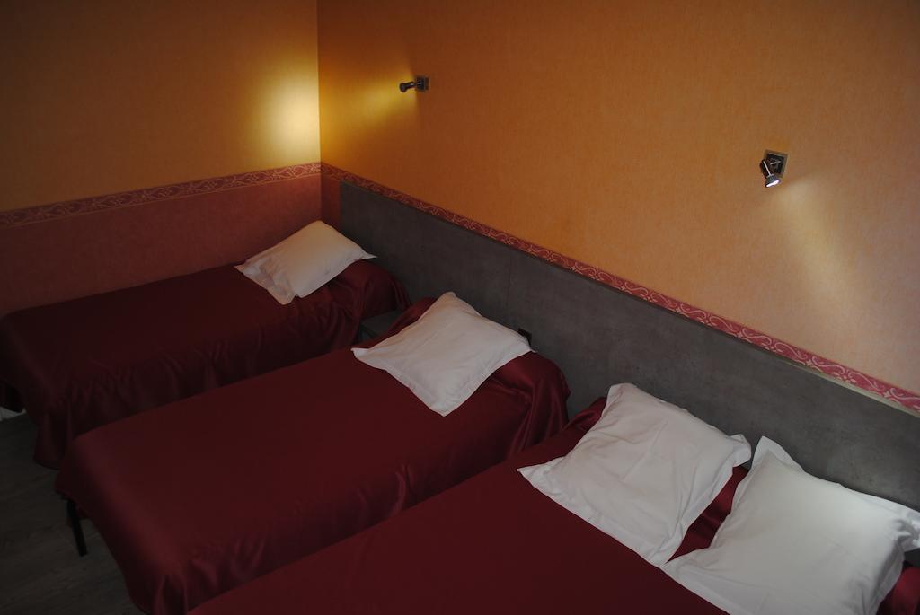 Hotel Des Voyageurs Chez Betty Neussargues en Pinatelle Экстерьер фото