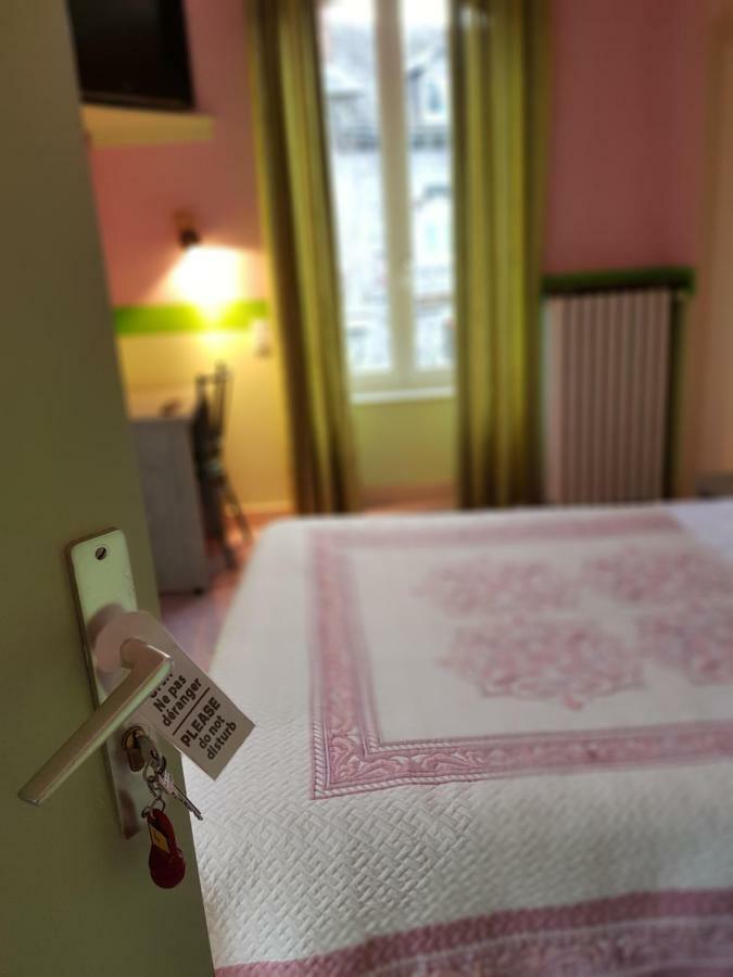 Hotel Des Voyageurs Chez Betty Neussargues en Pinatelle Номер фото