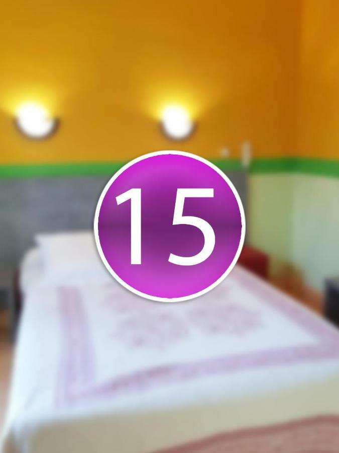 Hotel Des Voyageurs Chez Betty Neussargues en Pinatelle Номер фото